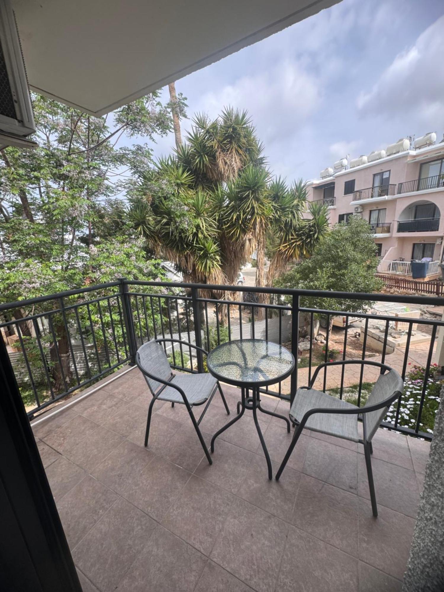 Cozy 1 Bedroom Apartment Close To The Beach Paphos Kültér fotó
